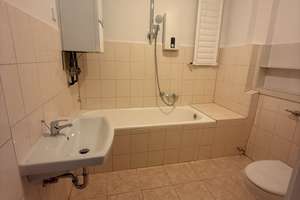 Attraktive 3,5-Zimmer-Wohnung mit Balkon in Düsseldorf-Bilk – frisch renoviert! – Erasmusstraße 7, 40223 Bilk, Düsseldorf – Vorschaubild 3