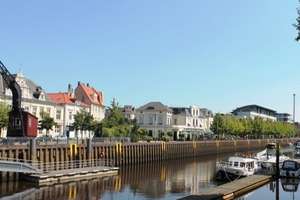 Großzügige 2 Zimmer Altbau Wohnung direkt am Hafen