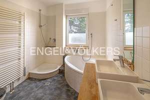 Großzügiges Haus mit schöner Dachterrasse und vielseitigen Möglichkeiten – Die vollständige Adresse der Immobilie erhältst du vom Anbieter., 61440 Oberursel (Taunus) – Vorschaubild 7