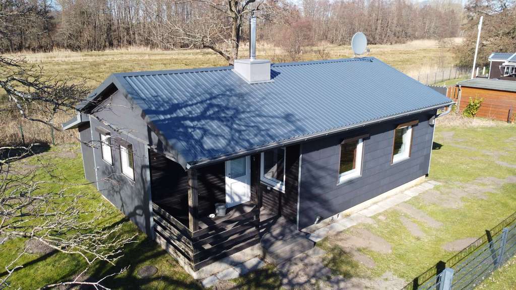 Immobilie in Waabs - Ruhig & strandnah: Saniertes Ferienhaus mit Kaminofen und Terrasse - Bild 2