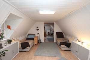 Charmantes und modernisiertes Reetdachhaus/EFH mit PV-Anlage und Garage in Ortsrandlage – Nordfriesland (Kreis) – Vorschaubild 32