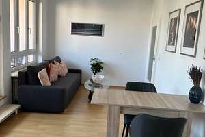 Lichtdurchflutete Einzimmerwohnung mit Dachterrasse, Einbauküche, Kellerabteil und Garage – Dietzfelbingerplatz 3, 81739 Altperlach, München – Vorschaubild 2