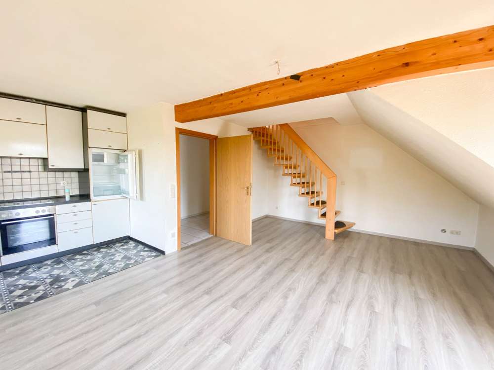 Immobilie in Itzgrund - Helle 3-Zimmer-Maisonettewohnung mit Balkon, Weitblick & Garage in gepflegtem Mehrfamilienhaus - Bild 8