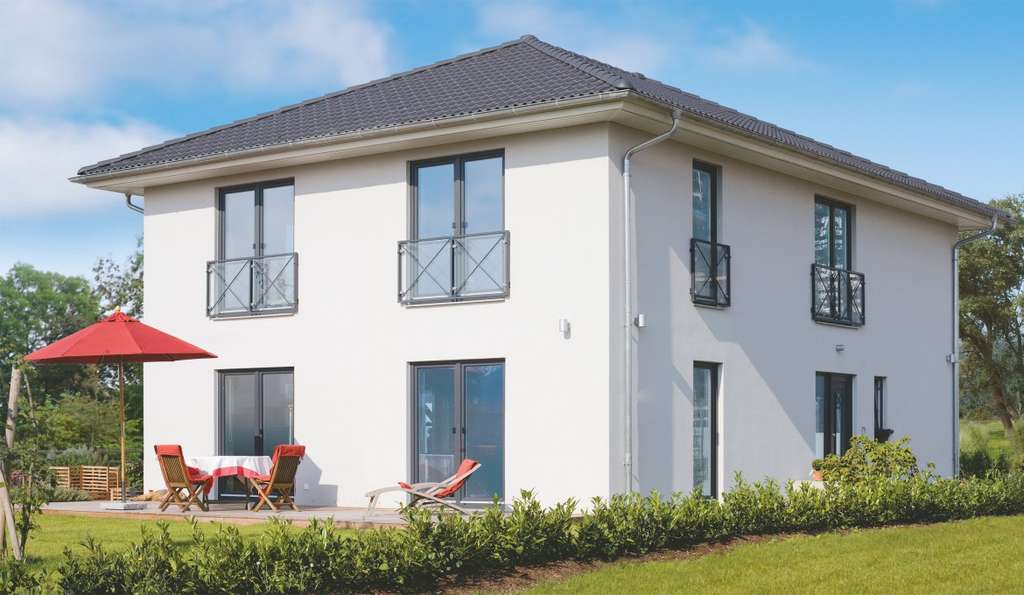 Immobilie in Adenau - Maximale Fläche, massive Qualität: 2-geschossige Stadtvilla mit Walmdach und Grundstück. - Bild 1