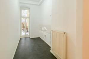 BEZUGSFREIE 2-ZIMMER-WOHNUNG IM HINTERHAUS|MIT CA. 60QM TERRASSEN-GENEHMIGUNG | PROVISIONSFREI – Libauer Straße 15, 10245 Friedrichshain, Berlin – Vorschaubild 4