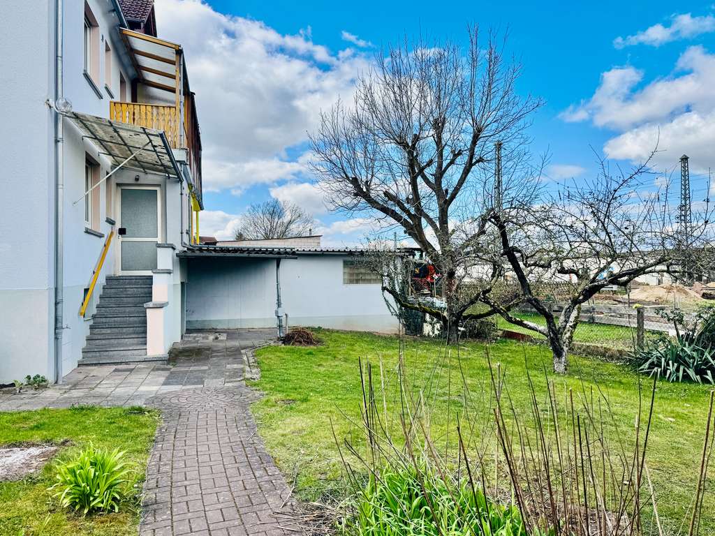 Immobilie in Gelnhausen - Doppelhaushälfte mit Potential, Garten und Carport - Bild 3