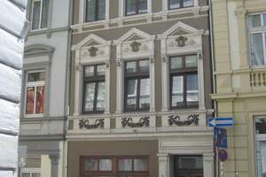 Schöne, helle 2/3 Zimmerwohnung, Balkon, zentral, Altbau
