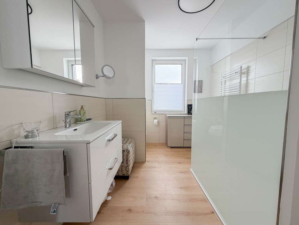 Immobilie in Dörfles-Esbach - Exklusive neuwertige Dachgeschosswohnung mit Dachterrasse, Aufzug & Veste-Blick - Bild 14