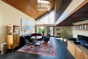 Geschmackvolles Architektenhaus mit offener Galerie • Eingangsbereich mit Kamin • Laubenheim – Mainz – Vorschaubild 1