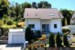 Als ob Sie es selbst geplant hätten! Durchdachtes Haus in Erholungslage. – Die vollständige Adresse der Immobilie erhältst du vom Anbieter., 79295 Sulzburg – Vorschaubild 1