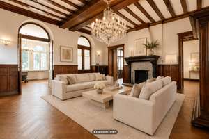 Großzügige historische Etagenwohnung in herrschaftlicher sanierter Westend Villa