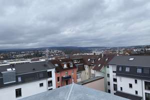 Tolle 2-Zimmer- Penthouse Wohnung mit Einbauküche in Bahnhofsnähe