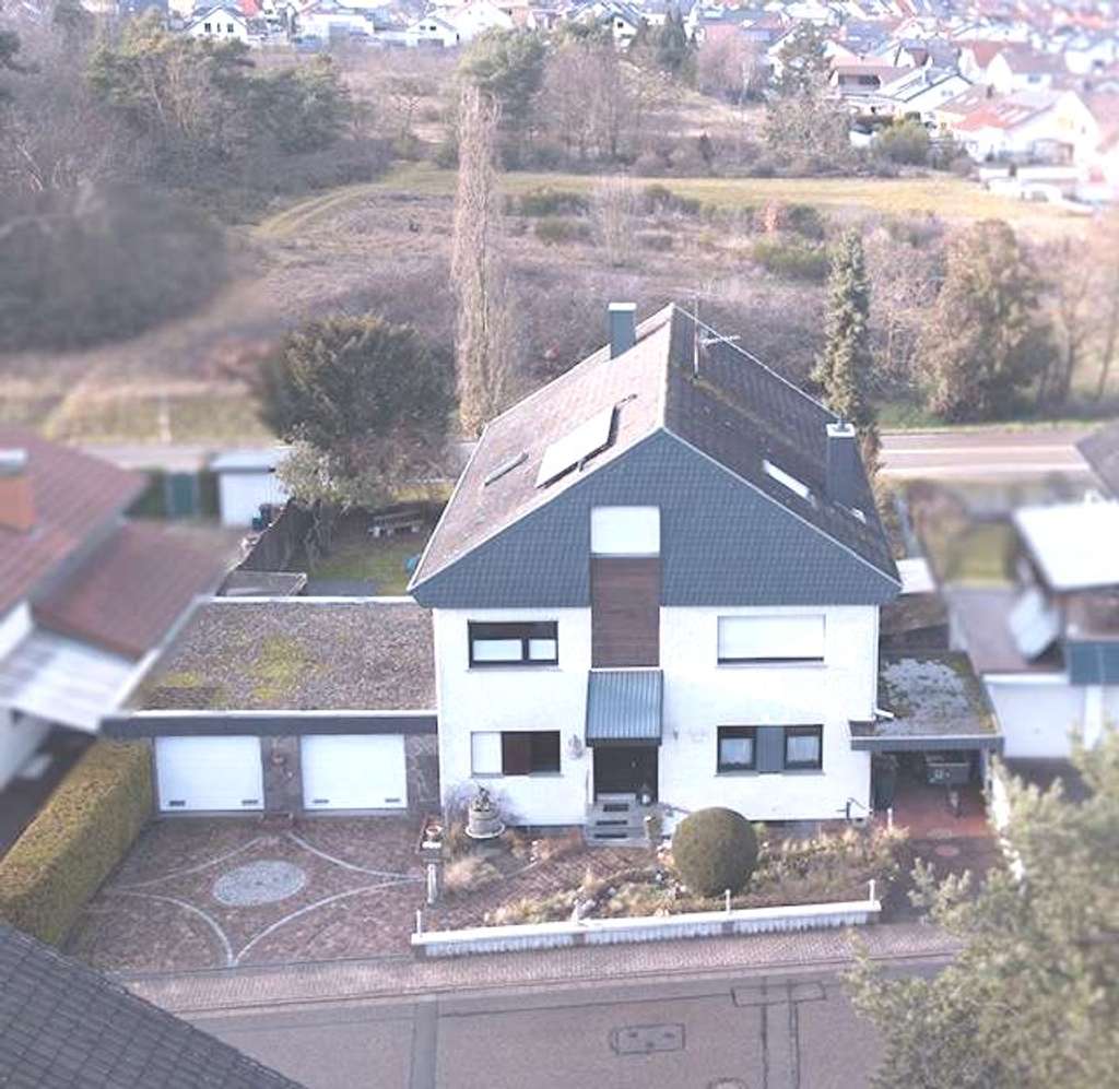 Immobilie in St. Leon-Rot - Ganz viel Platz! Großzügiges Anwesen mit Ausbaureserve, Doppelgarage und Carport! - Bild 0