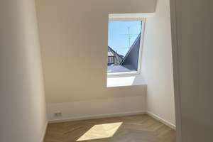 MAXVORSTADT | Moderne Dachgeschoss-Wohnung mit Fußbodenheizung, Parkett, EBK, Videosprechanlage – Die vollständige Adresse der Immobilie erhältst du vom Anbieter., 80799 Am alten nördlichen Friedhof, München – Vorschaubild 4