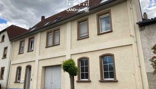 Bild von Zentral gelegenes Mehrfamilienhaus • 3 Wohneinheiten • Hallen • Gewölbekeller • Westhofen