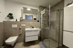 Exklusive 2-Zimmer-Wohnung mit EBK und Balkon und Blick auf Dom, Donau und Steinerne Brücke – Dultplatz 1, 93059 Stadtamhof, Regensburg – Vorschaubild 3