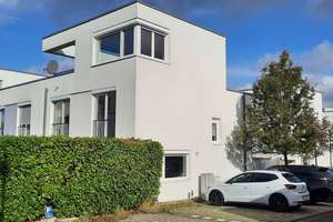 695000 € 
Auszug nach Vereinbarung 
Ohne Makler 
Modernes Reiheneckhaus in Zuffenhausen – Die vollständige Adresse der Immobilie erhältst du vom Anbieter., 70437 Zuffenhausen-Im Raiser, Stuttgart – Vorschaubild 2