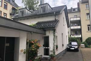 Kapitalanlage: freistehendes Einfamilienhaus mitten im schönen Nordend