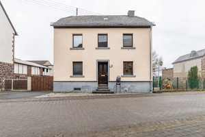 Wohnidylle für Ihre Familie! Einfamilienhaus mit Anbau und großem Grundstück (bebaubar) in Wehr – Ahrweiler (Kreis) – Vorschaubild 1