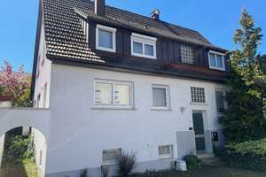 "Handwerker aufgepasst - Stark renovierungsbedürftiges 2-FH in ruhiger Lage von Bempflingen" – Die vollständige Adresse der Immobilie erhältst du vom Anbieter., 72658 Bempflingen – Vorschaubild 1