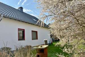 **Großzügiges Zuhause mit Wintergarten & Doppelgarage Nähe Prüm** – Die vollständige Adresse der Immobilie erhältst du vom Anbieter., 54597 Rommersheim – Vorschaubild 3