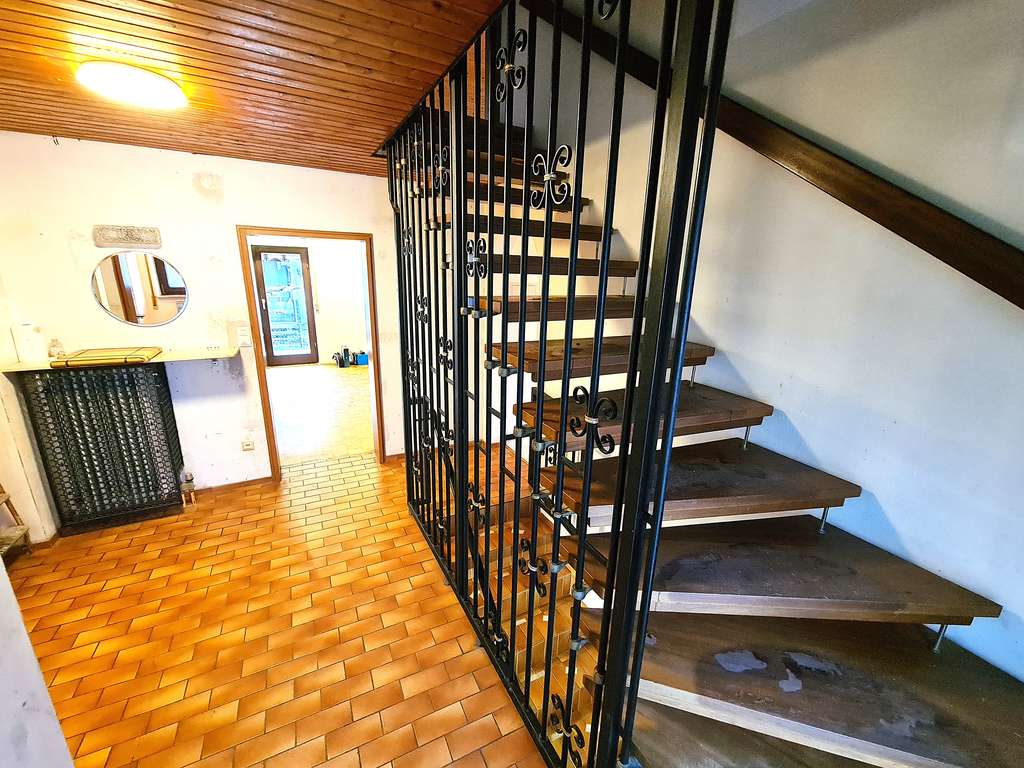 Immobilie in Remchingen - FREISTEHENDES FAMILIENHAUS IN SACKGASSENLAGE MIT 4 SCHLAFZIMMERN, 2 BÄDERN UND GARAGE - Bild 3