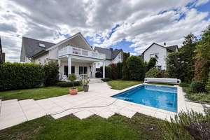 VILLA mit POOL   :::   WI - MITTEN IM MÄRCHENLAND – Die vollständige Adresse der Immobilie erhältst du vom Anbieter., 65199 Dotzheim, Wiesbaden – Vorschaubild 2