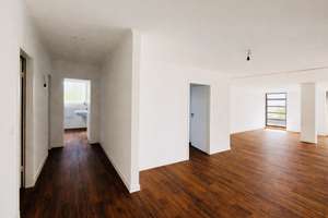 Drei Zimmer plus auf 178 m²: große S/W-Terrasse, zwei Eingänge & moderne Wärmepumpe – Die vollständige Adresse der Immobilie erhältst du vom Anbieter., 40625 Gerresheim, Düsseldorf – Vorschaubild 5