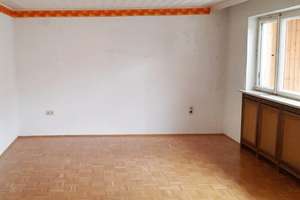 Einfamilienhaus mit großem Grund, PV-Anlage und Potenzial zur individuellen Gestaltung in Manching – Die vollständige Adresse der Immobilie erhältst du vom Anbieter., 85077 Manching – Vorschaubild 3