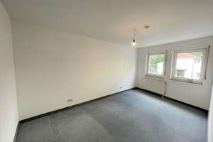 Großzügige 2-Zi-Wohnung mit Balkon, separater Küche und TG-Stellplatz in Fürth – Die vollständige Adresse der Immobilie erhältst du vom Anbieter., 90766 Scherbsgraben, Billinganlage, Fürth – Vorschaubild 4
