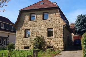 Freistehendes Sandsteinhaus mit Nebengebäude, großem Garten und Garage. – Die vollständige Adresse der Immobilie erhältst du vom Anbieter., 75038 Oberderdingen – Vorschaubild 1