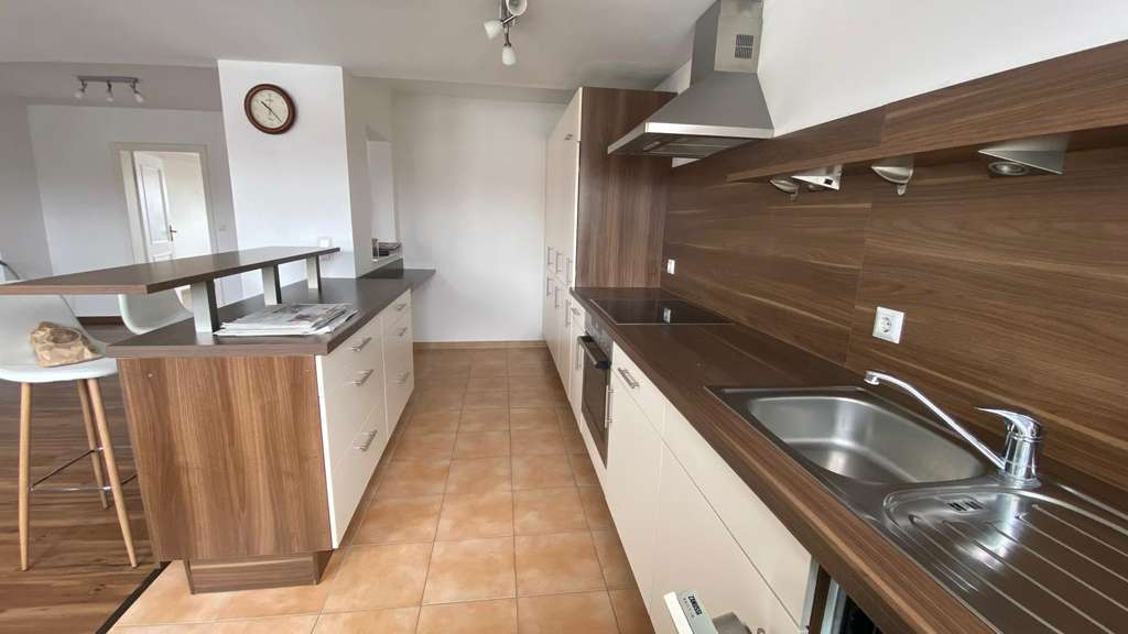 Immobilie in Altötting - Provisionsfrei: Einziehen oder vermieten - Helle, familienfreundliche 4-Zimmer-Wohnung mit Garten - Bild 2