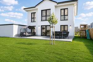 Hochwertige Stadtvilla mit Garten & viel Raum für Familie