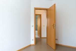 Von privat: Saarbrücken, gepflegte 3-Zimmer-Wohnung mit Südbalkon und Garage – 66115 Burbach, Saarbrücken – Vorschaubild 12