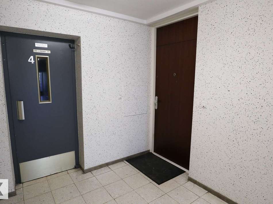 Aufzug-Wohnungstür