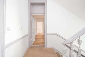 Charmante 2-Zimmer-Eigentumswohnung mit Balkon - Altbau nahe der Spree – Beusselstraße 4, 10553 Moabit, Berlin – Vorschaubild 2