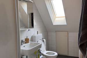 Zentral aber Ruhig: 2-Zimmer Dachgeschosswohnung mit Einbauküche am Wasserturm – Marktfeldstraße 94, 41063 Am Wasserturm, Mönchengladbach – Vorschaubild 6