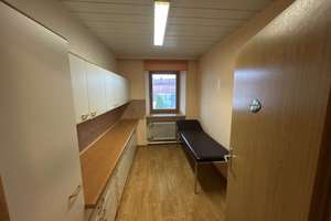 Repräsentatives Mehrfamilienhaus mit vielseitigen Nutzungsmöglichkeiten – Dr.-Gäch-Straße 2, 94374 Schwarzach – Vorschaubild 9