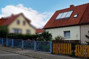 Doppelhaushälfte in beliebter Siedlungslage – Die vollständige Adresse der Immobilie erhältst du vom Anbieter., 8062 Niederplanitz, Zwickau – Vorschaubild 2