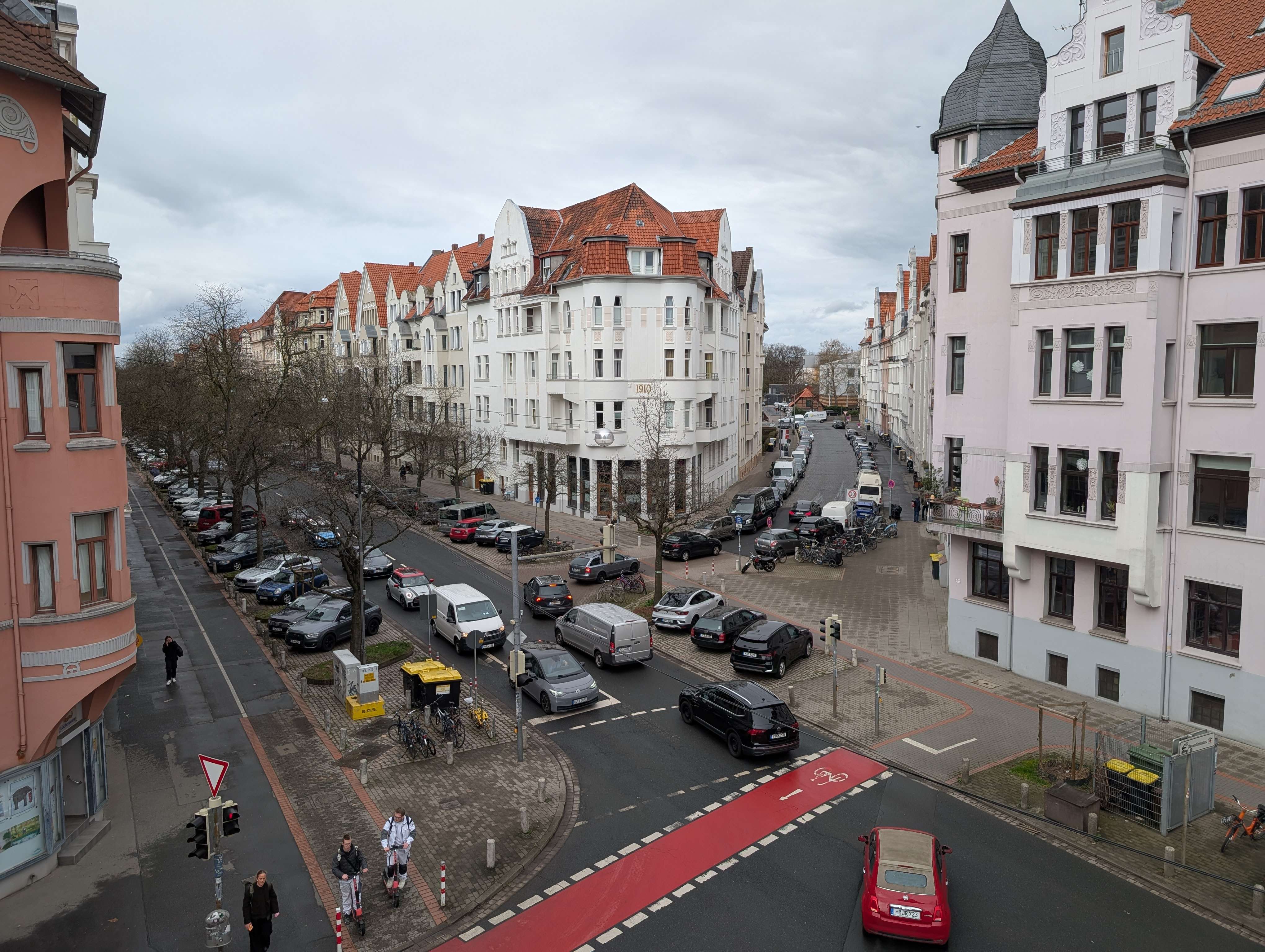 Stilvolle Jugendstil-Altbauwohnung im Herzen der List mit 2 Balkonen im 2. OG, Hannover – Bild 3
