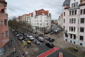 Großzügige Jugendstil-Altbauwohnung im Herzen der List mit 2 Balkonen im 2. OG – Ferdinand-Wallbrecht-Str. 21, 30163 List, Hannover – Vorschaubild 3