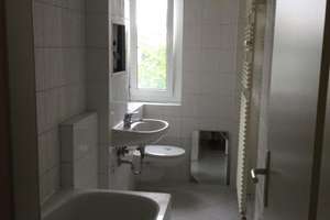 Wohnung ist für einen 3 Personenhaushalt geeignet! Küche und Bad mit Fenster – Am Dahlienheim 26, 1257 Leuben (Stadtteil), Dresden – Vorschaubild 2