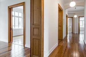 Wunderschöne 165  m² große Wohnung im 3. OG eines sehr gepflegten Wohn- und Geschäftshauses. – Die vollständige Adresse der Immobilie erhältst du vom Anbieter., 65185 Mitte, Wiesbaden – Vorschaubild 16