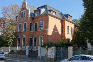 Stilvolle und frisch sanierte Altbauwohnung in top Lage