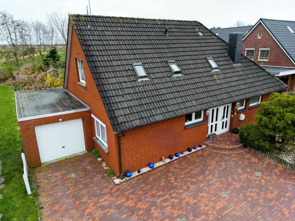 Immobilie in Esens - 1 ANWESEN - 3 Wohnungen - Vielfältige Möglichkeiten - Wohnen und Ferienwohnen kombinierbar - Bild 2