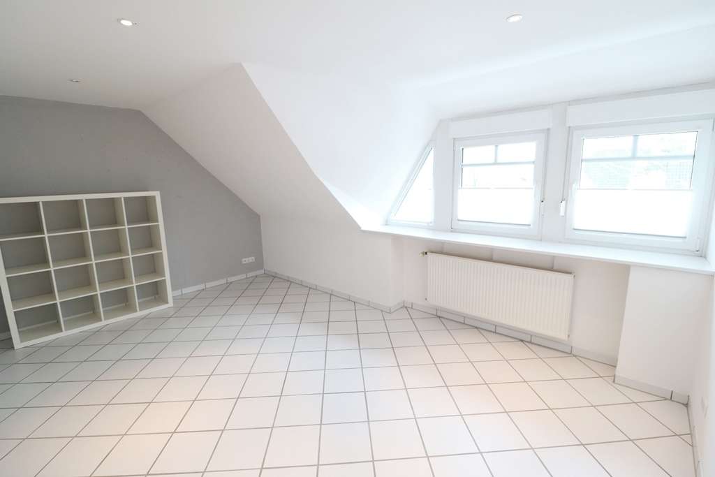 Immobilie in Cloppenburg - Schickes, topgepflegtes Zweifamilienhaus mit Garagen- und Geräteanbau sowie schönem Garten - Bild 10