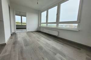 Schöne Aussicht! Renovierte 3-Zimmer-Wohnung mit Balkon!
