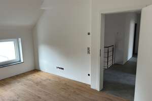 Hier werden Sie sich wohlfühlen! Neubauwohnhaus mit Terrasse und Wohlfühlambiente – Die vollständige Adresse der Immobilie erhältst du vom Anbieter., 76744 Wörth am Rhein – Vorschaubild 13