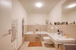 IPANEMA - helle 3 Zimmer mit Parkett, EBK und großer Loggia – Sydneystraße 28, 22297 Winterhude, Hamburg – Vorschaubild 18