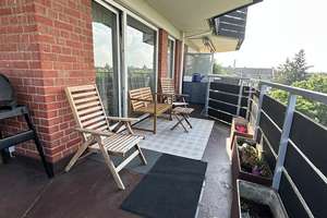 PROVISIONSFREI:helle 4-Zimmer-Wohnung mit Balkon, Kamin, Aufzug, Stellplatz & moderner Einbauküche   – Josef-Neuberger-Straße 48, 40625 Gerresheim, Düsseldorf – Vorschaubild 2